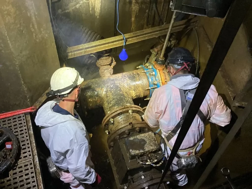Two rescue team working in a confined space.